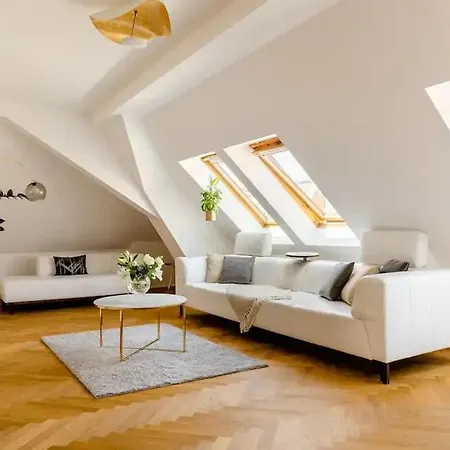 Musikviertel Zentrum Sued - Zentral Und Dennoch Ruhig * لبسيا